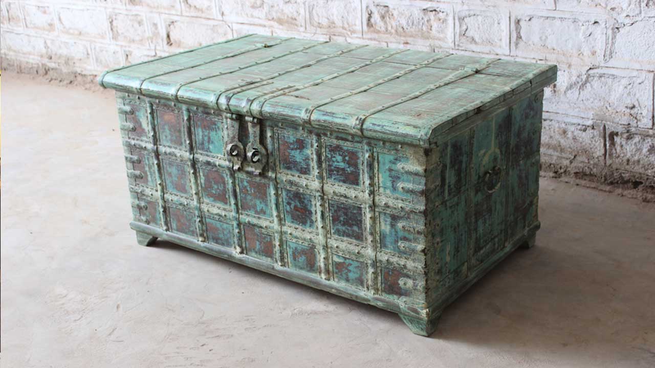 VINTAGE & RECLAIMED FURNITURE